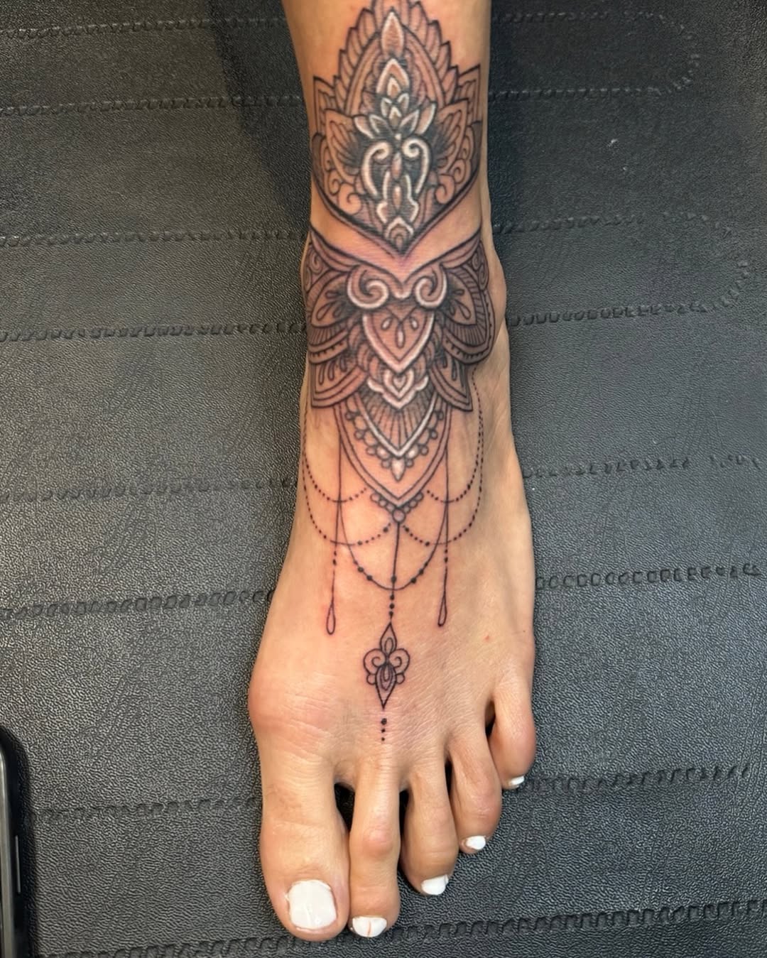 29 Ankle Tattoo Ideas: Feminine, Timeless, and Bold Designs That Elevate Personal Style