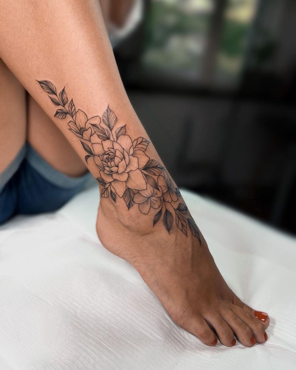 30 Elegant Foot Tattoo Ideas: Stylish Designs, Meaningful Placements and Inspiration for Women