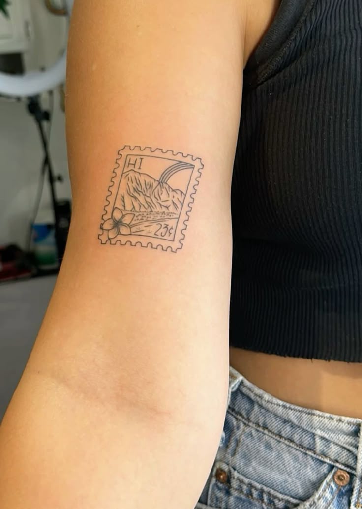 28 Hawaiian Tattoo Ideas for Men & Women: From Tiny Waves to Traditional Patterns