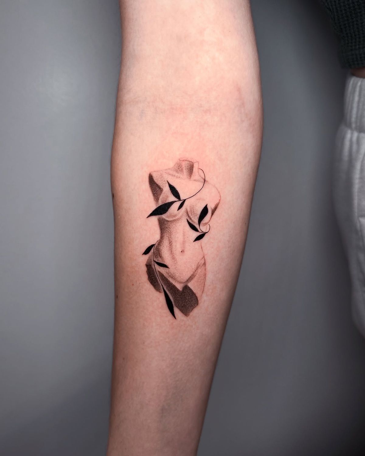 31 Realism Tattoo Guide: From Fine-Line Florals to Powerful Sleeves for Men and Women