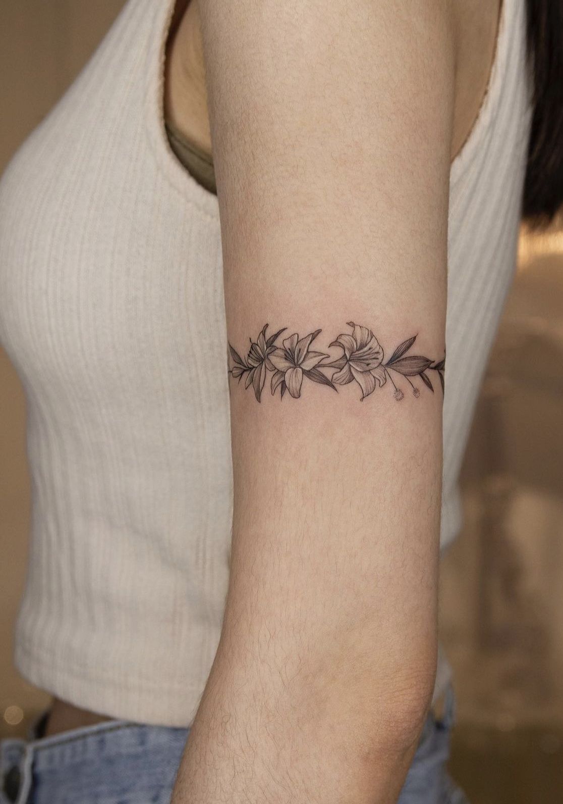 28 Bracelet Tattoo Ideas: Delicate Florals, Bold Cuffs and Meaningful Wrist Bands