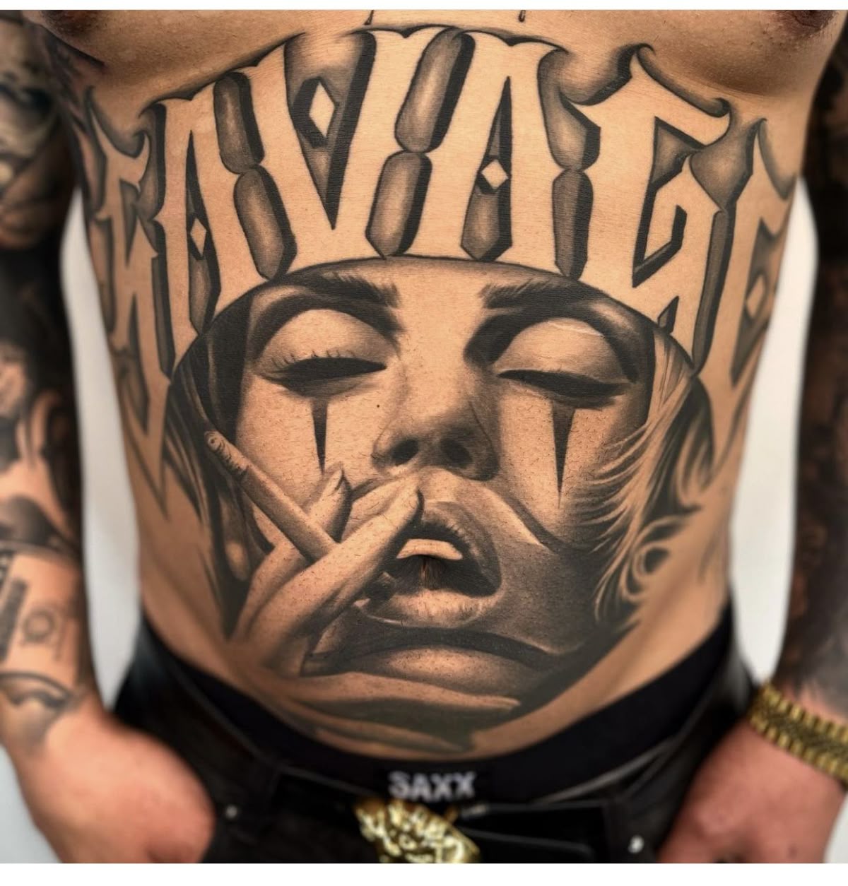 28 Chicano Tattoo Style: Lettering, Sleeves and Street Stories in Black and Grey