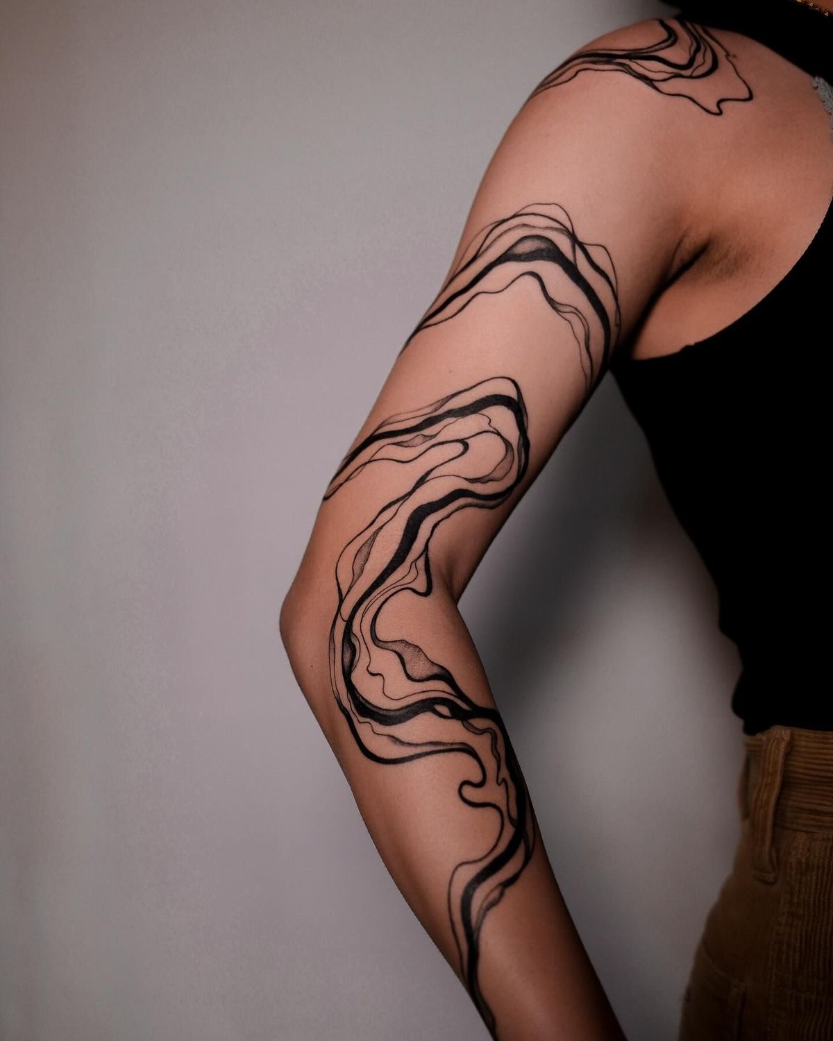28 Abstract Tattoo Ideas: Fluid Lines, Meaningful Shapes, and Modern Expression
