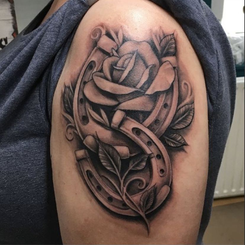 29 Horseshoe Tattoo Ideas: Lucky Designs, Western Symbols and Floral Charms
