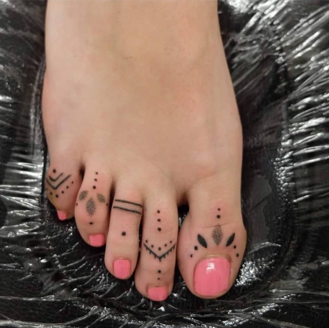 30 Elegant Foot Tattoo Ideas: Stylish Designs, Meaningful Placements and Inspiration for Women