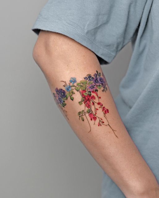 28 Bracelet Tattoo Ideas: Delicate Florals, Bold Cuffs and Meaningful Wrist Bands