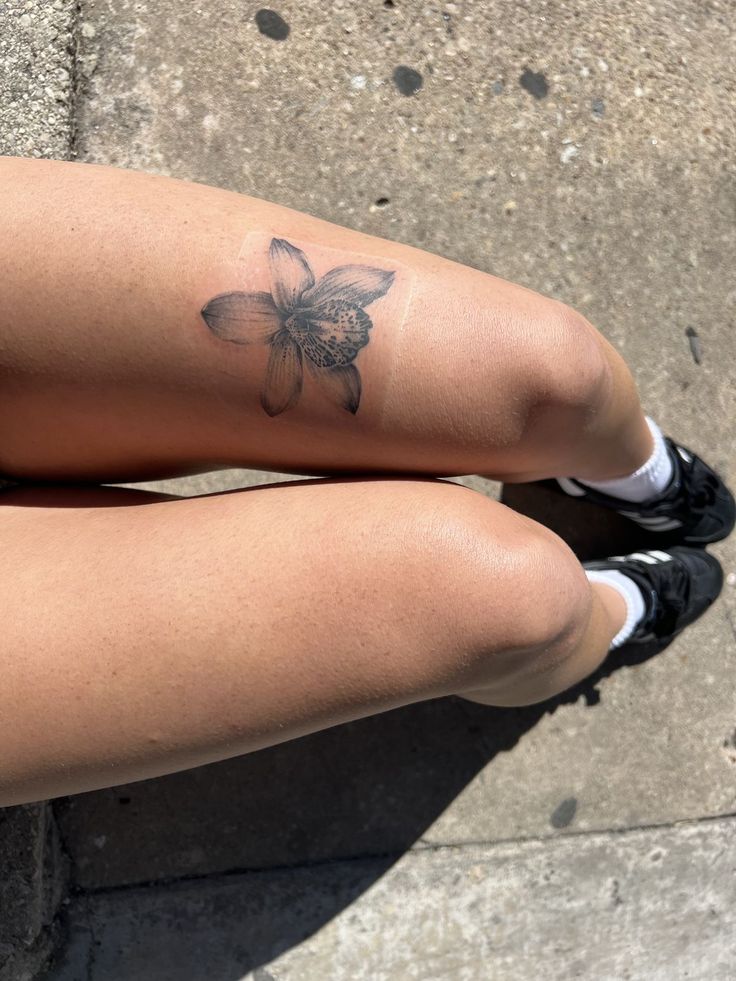 30 Above the Knee Tattoo Ideas: Style, Meaning, and Modern Expression