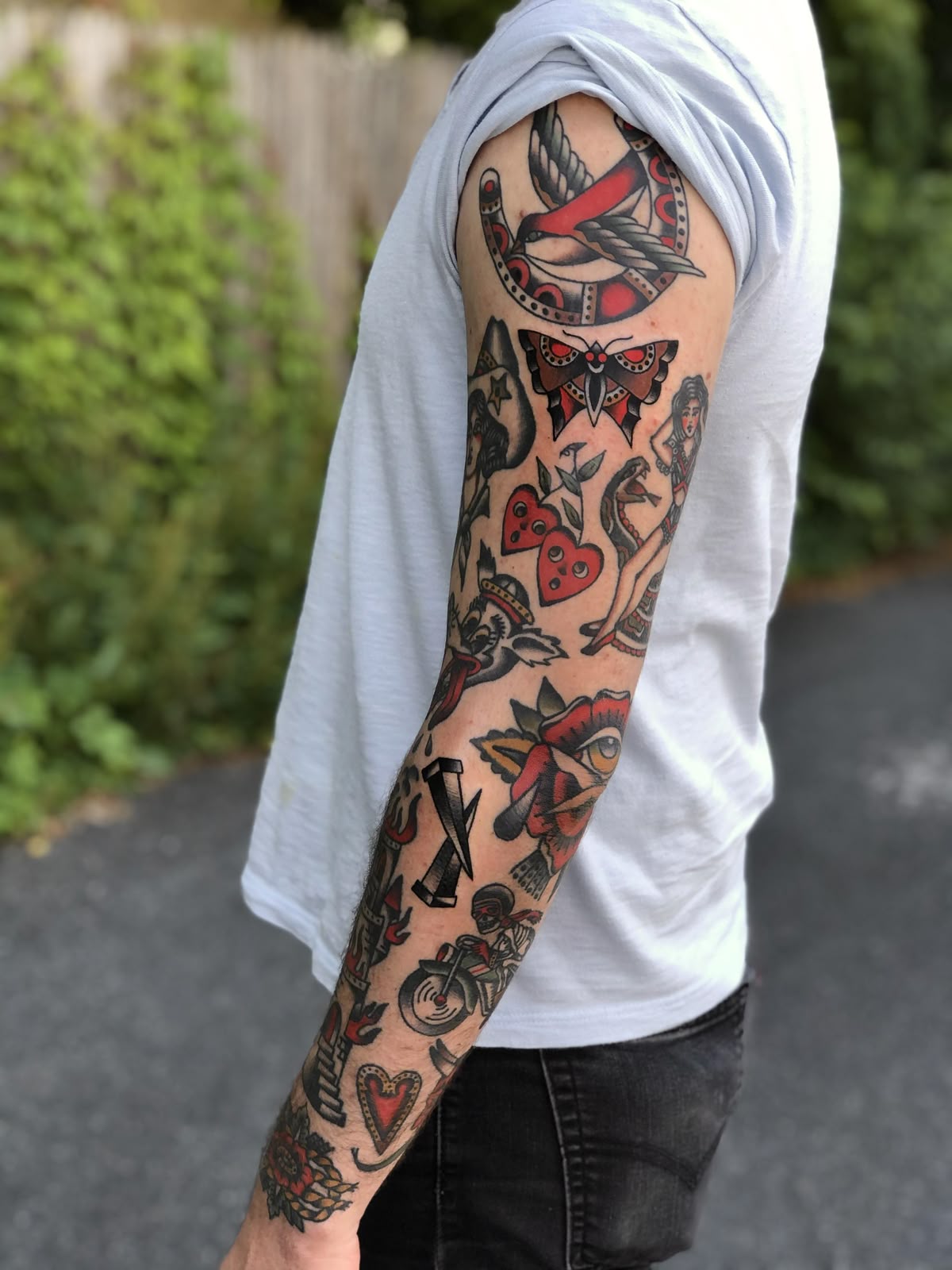 29 Horseshoe Tattoo Ideas: Lucky Designs, Western Symbols and Floral Charms