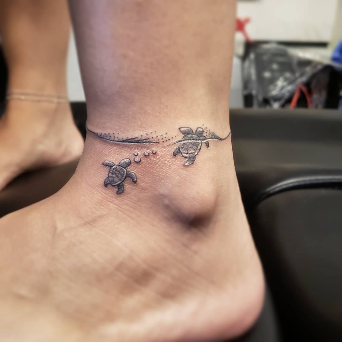 28 Hawaiian Tattoo Ideas for Men & Women: From Tiny Waves to Traditional Patterns