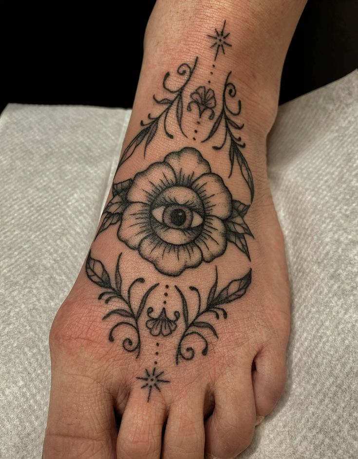30 Elegant Foot Tattoo Ideas: Stylish Designs, Meaningful Placements and Inspiration for Women