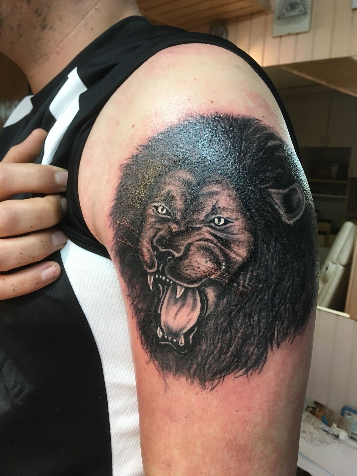 28 Bad Tattoos: When Good Intentions Meet Terrible Ink Decisions