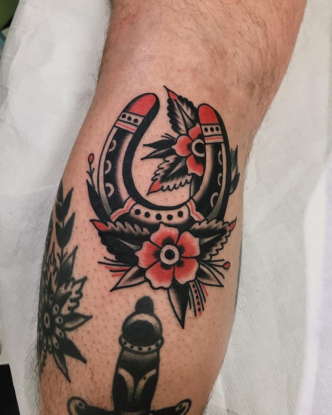 29 Horseshoe Tattoo Ideas: Lucky Designs, Western Symbols and Floral Charms