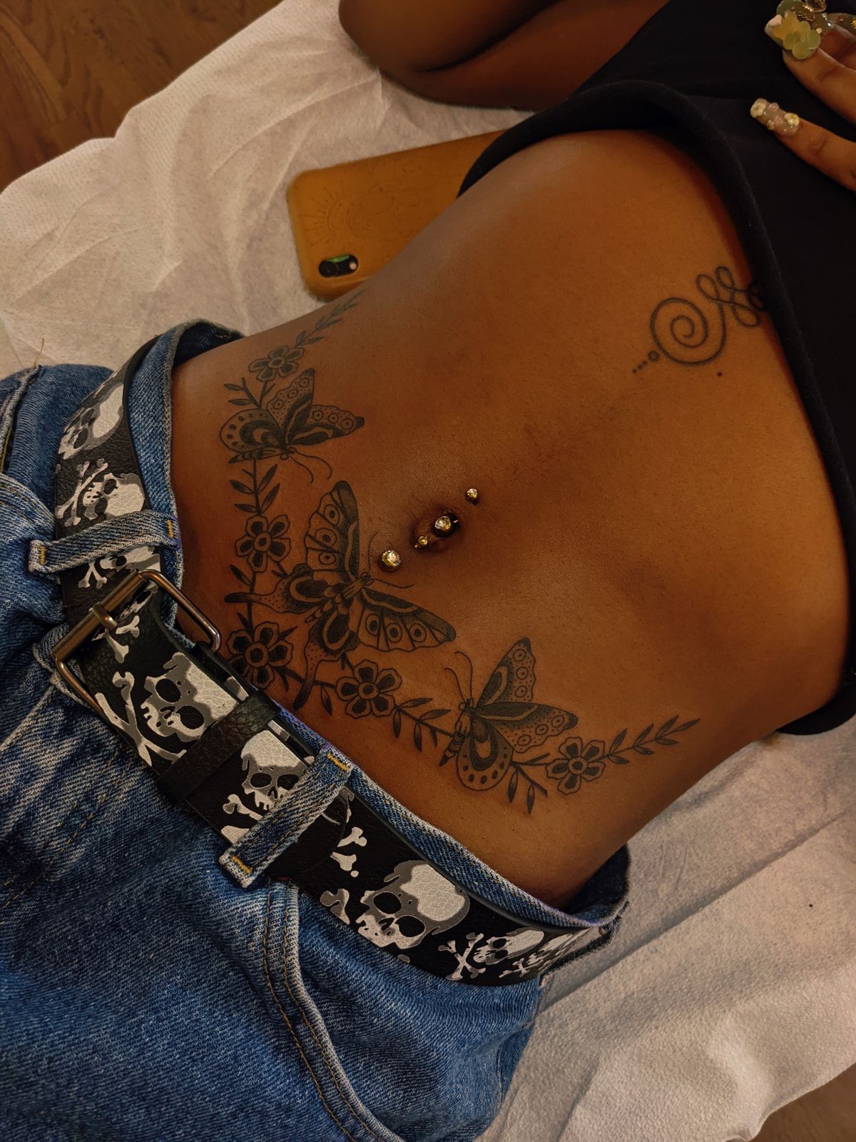 29 Stomach Tattoo Inspiration: Meaningful Pieces, Statement Blackwork, and Perfect Placement