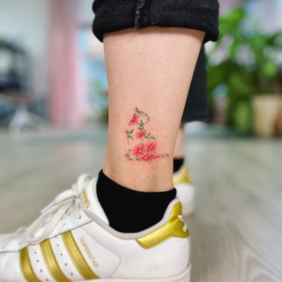 31 Cosmos Flower Tattoo Ideas: Delicate Symbolism With Modern Elegance