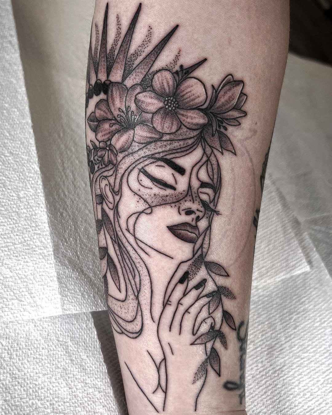 28 Divine Feminine Tattoo Ideas: Symbols, Energy, and Modern Goddess Expression