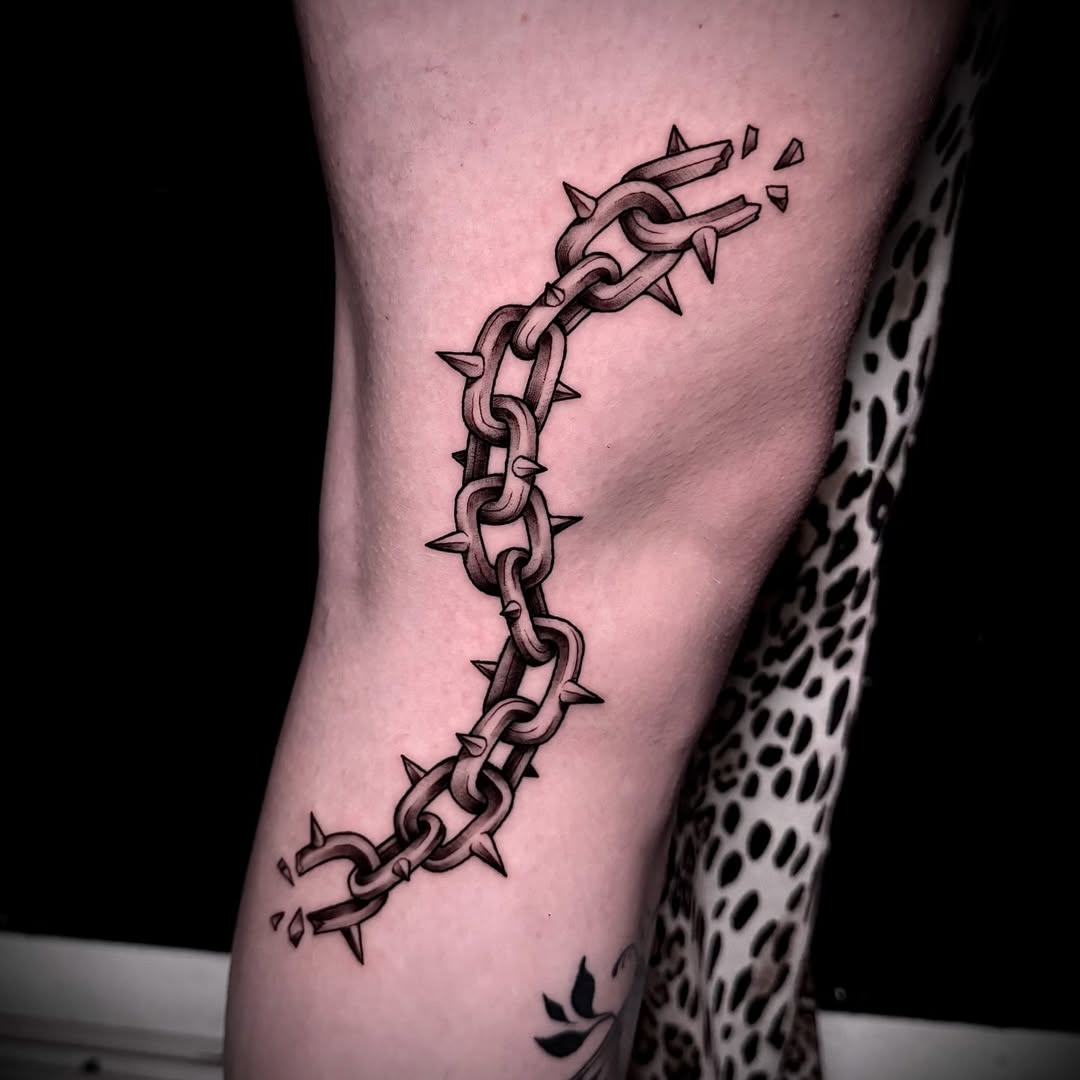 30 Chain Tattoo Ideas: The Bold Body-Armor Trend With Endless Meanings