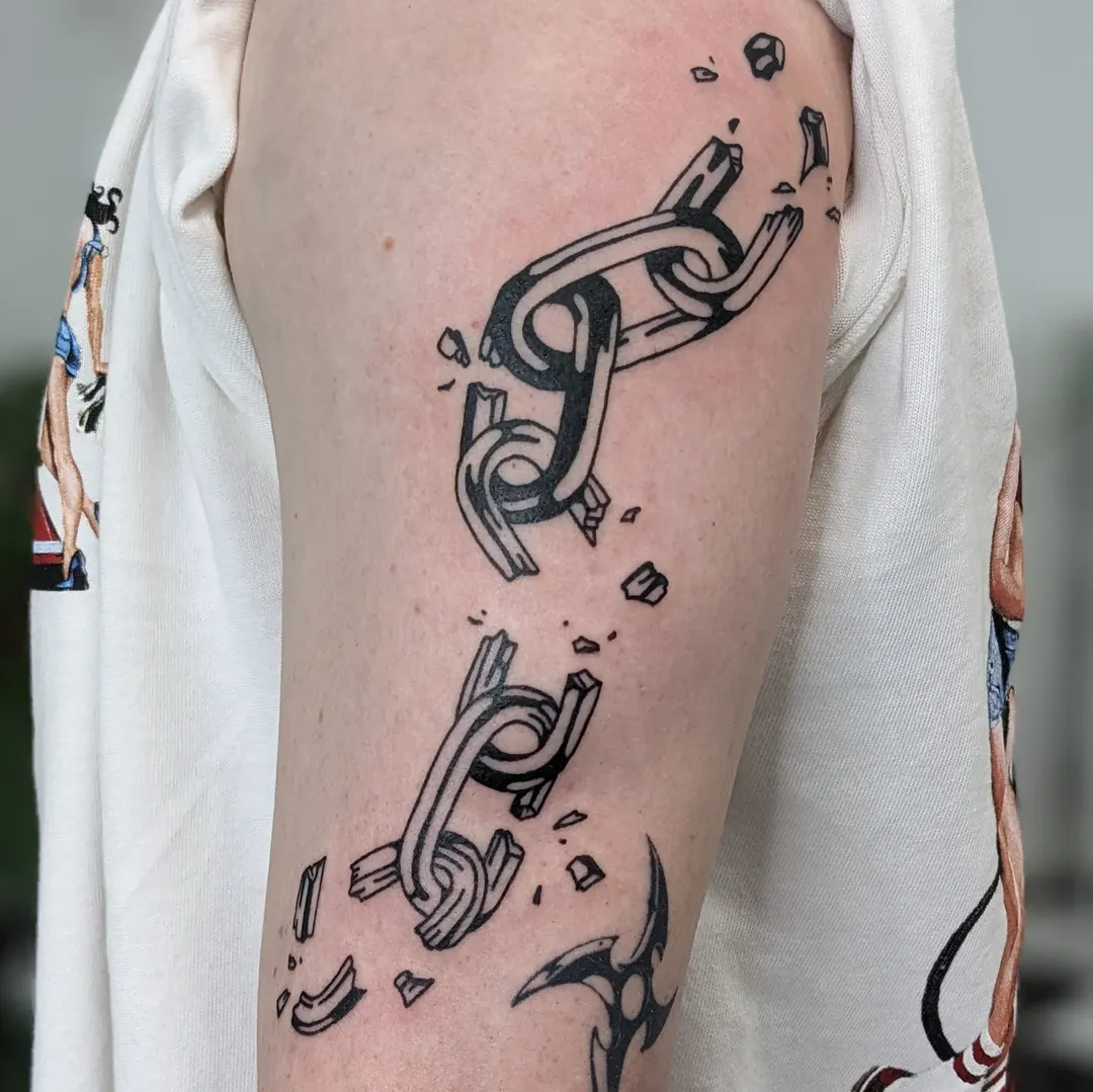 30 Chain Tattoo Ideas: The Bold Body-Armor Trend With Endless Meanings