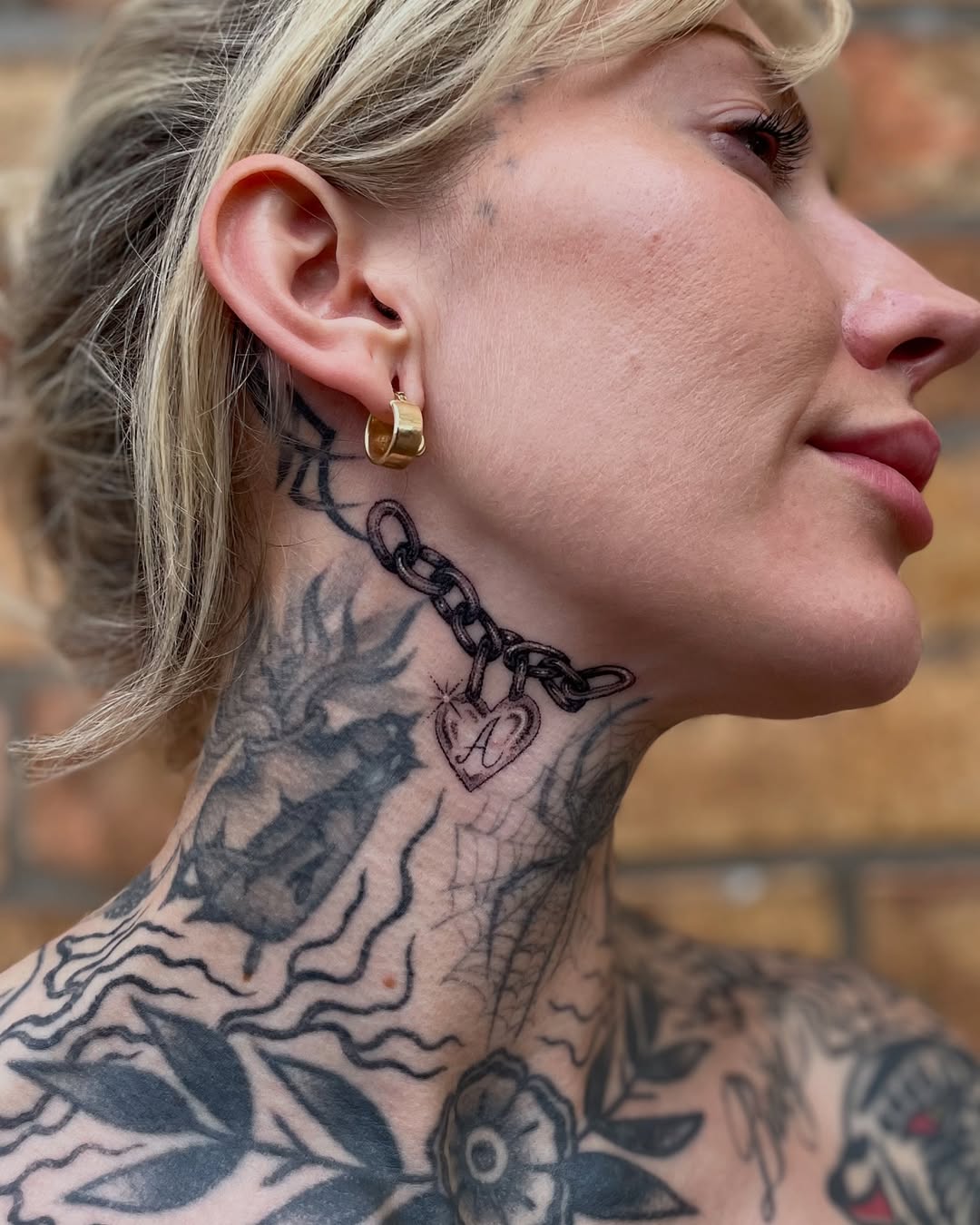 30 Chain Tattoo Ideas: The Bold Body-Armor Trend With Endless Meanings