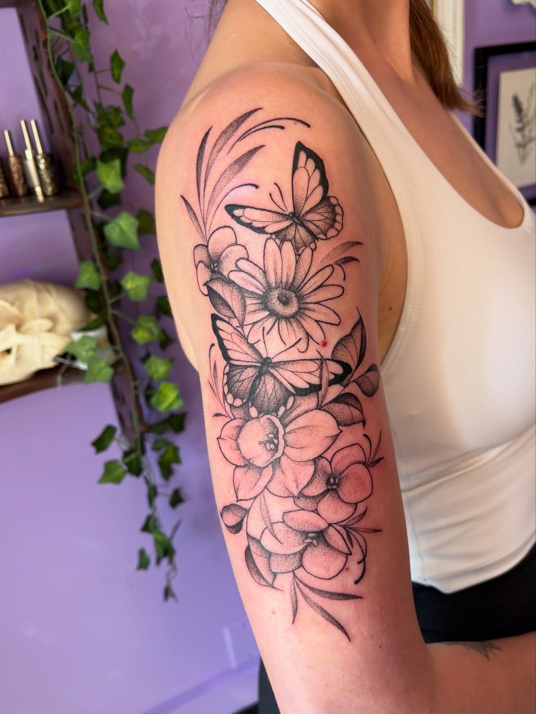 27 June Birth Flower Tattoo Ideas: Honeysuckle & Rose Designs With Meaning