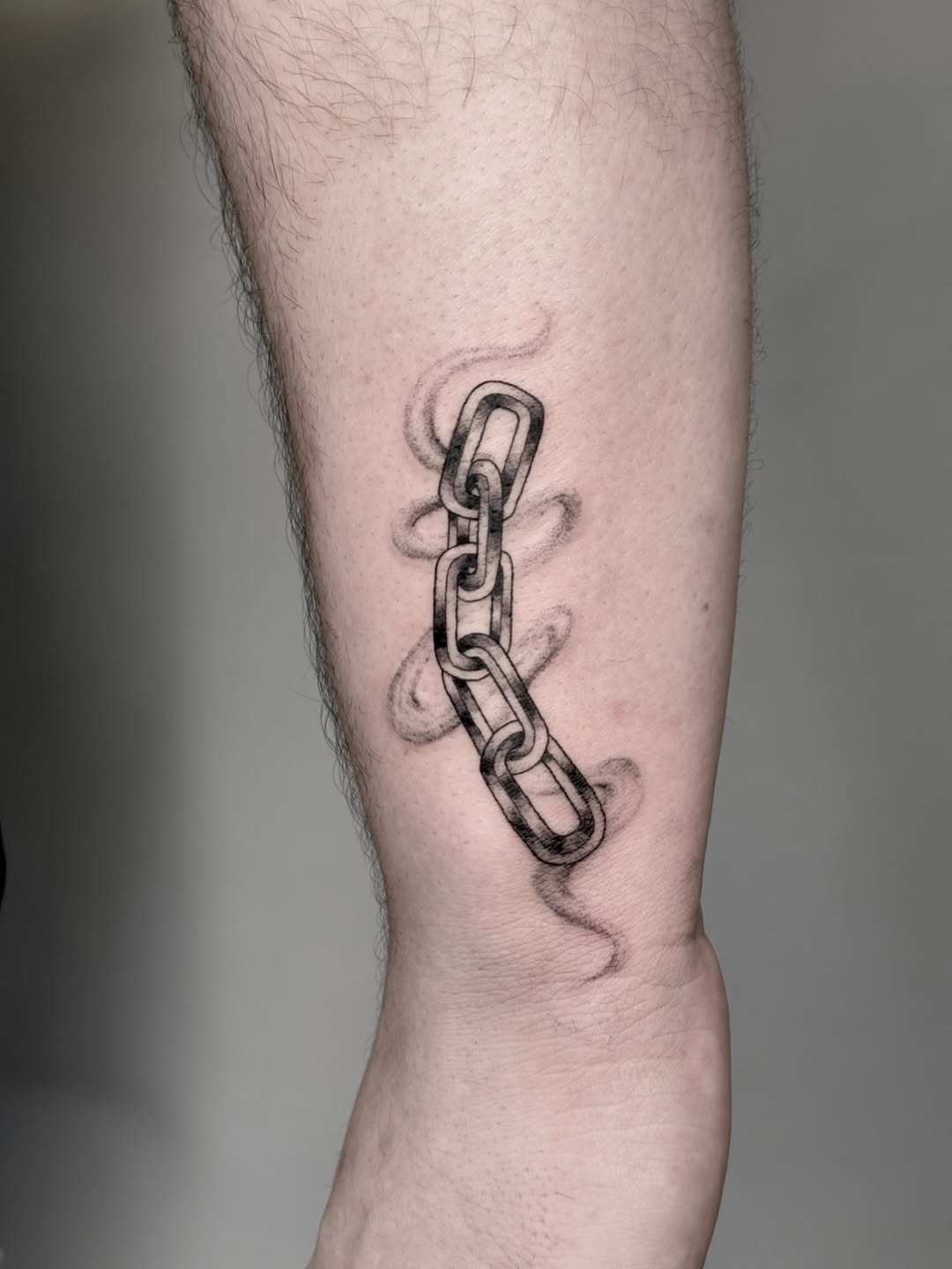 30 Chain Tattoo Ideas: The Bold Body-Armor Trend With Endless Meanings