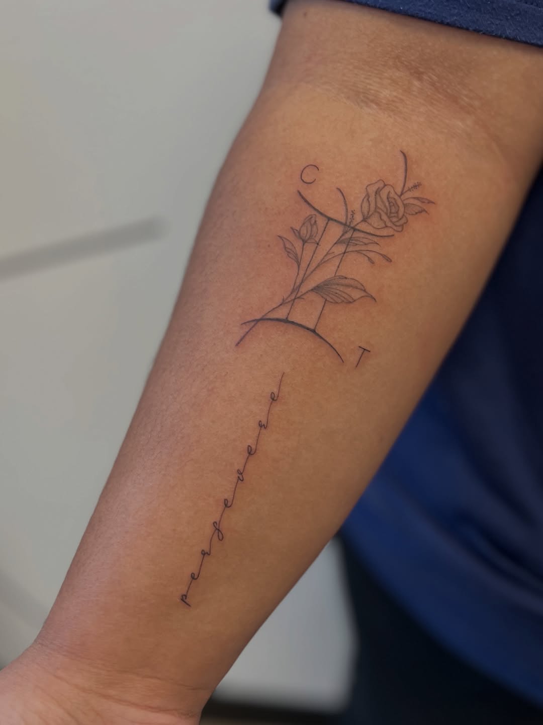 27 June Birth Flower Tattoo Ideas: Honeysuckle & Rose Designs With Meaning