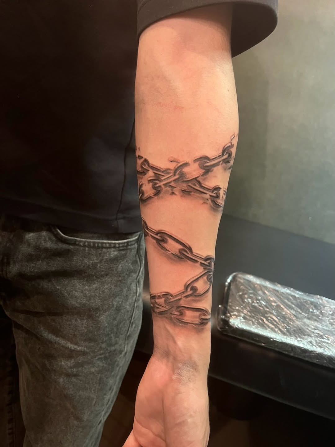 30 Chain Tattoo Ideas: The Bold Body-Armor Trend With Endless Meanings