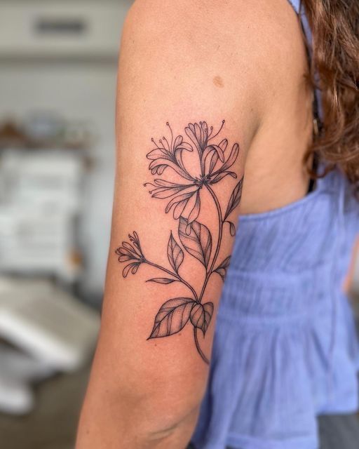 27 June Birth Flower Tattoo Ideas: Honeysuckle & Rose Designs With Meaning