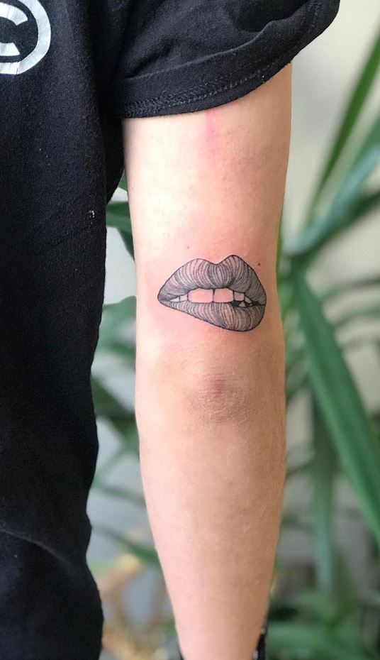 32 Lips Tattoo Ideas: Bold Kisses, Subtle Statements, and Timeless Designs