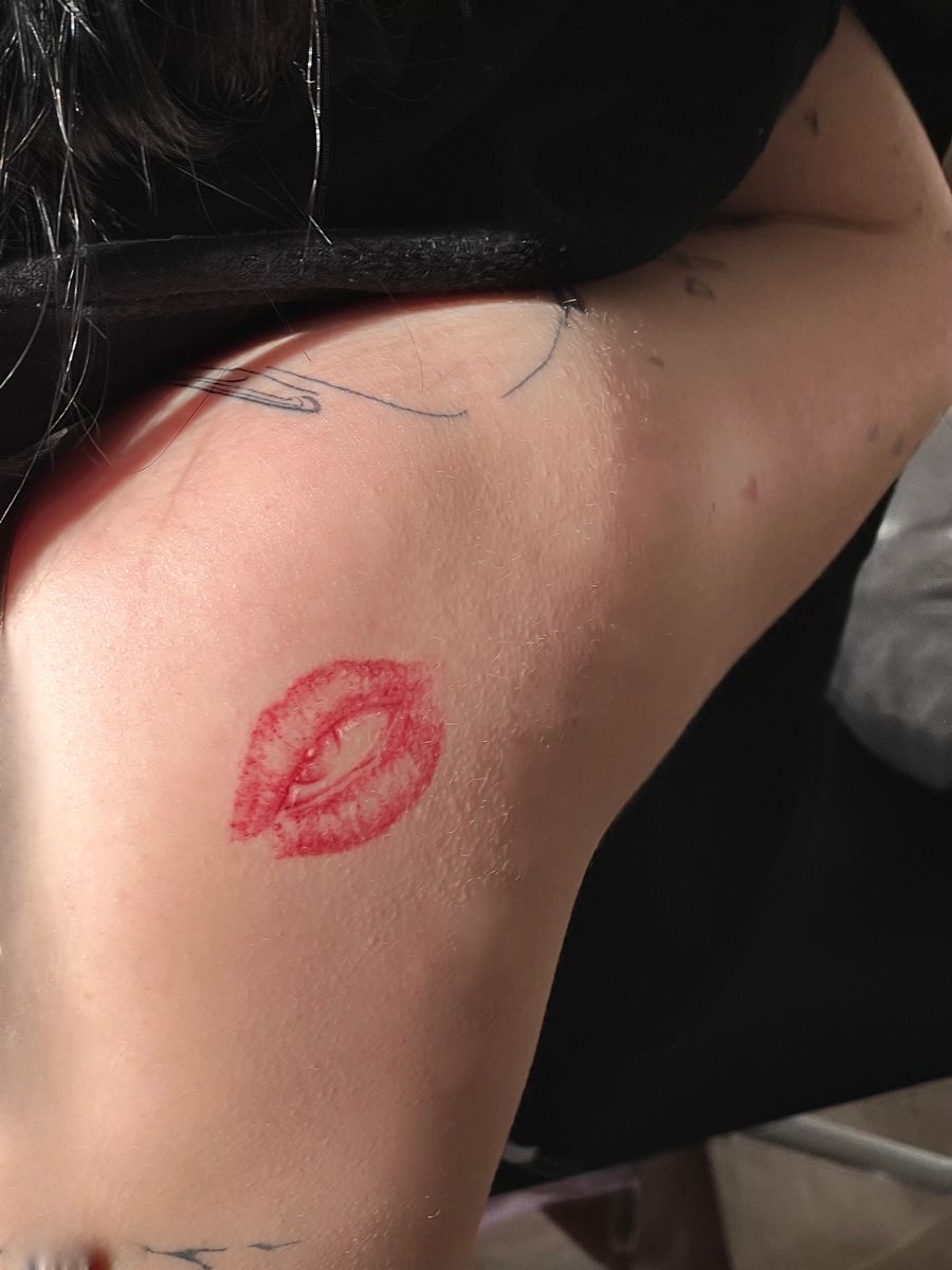 32 Lips Tattoo Ideas: Bold Kisses, Subtle Statements, and Timeless Designs