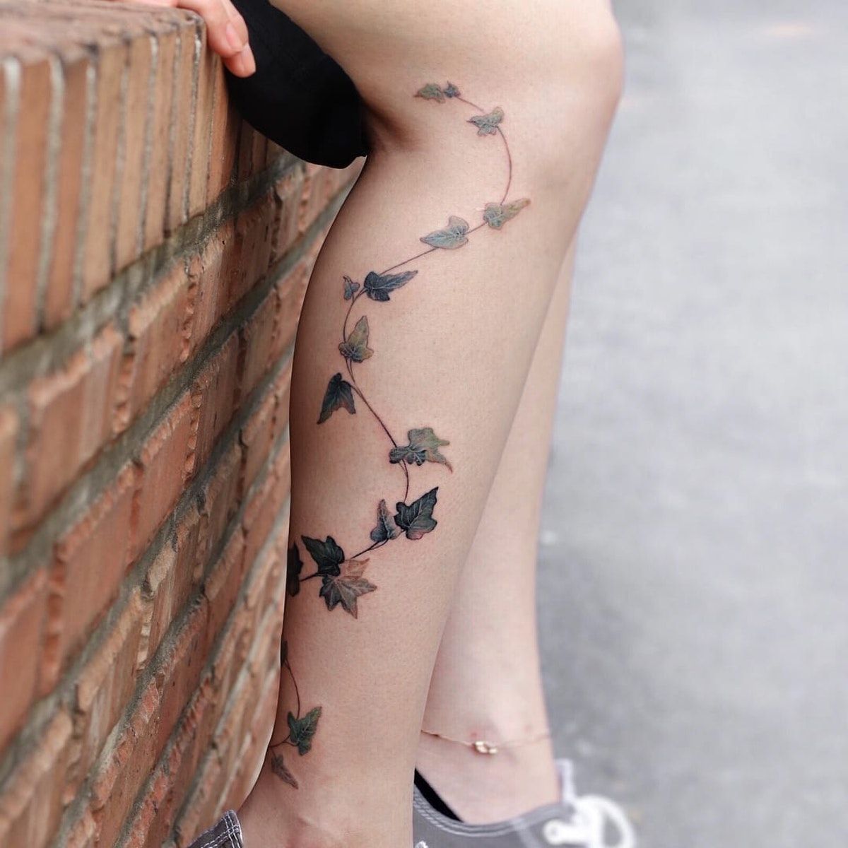 28 Ivy Tattoo Ideas: Elegant Vines, Timeless Meaning, and Modern Style