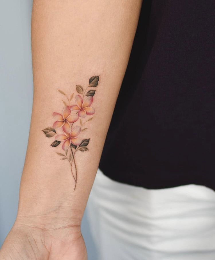 29 Plumeria Tattoo Ideas: From Tiny Florals to Bold Hawaiian Statements