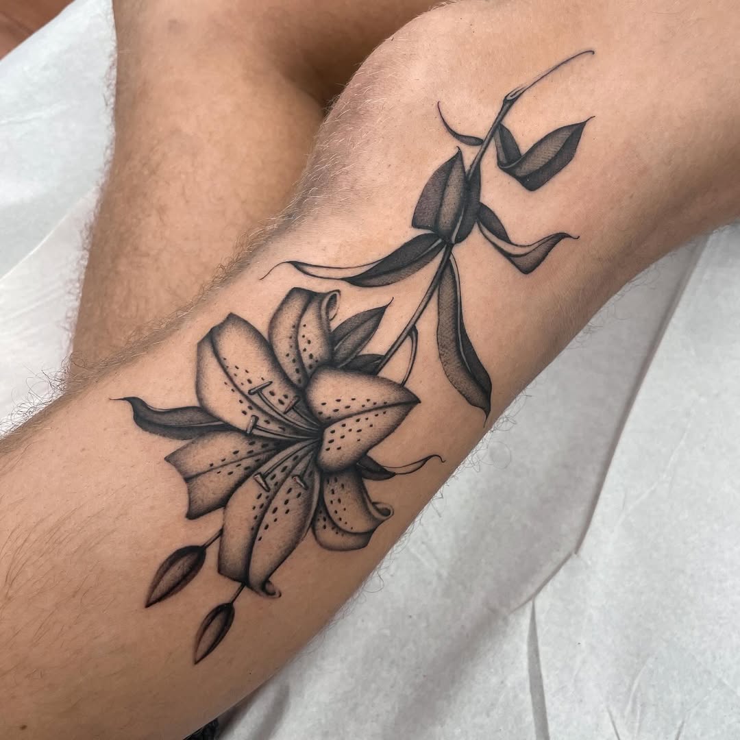 30 Tiger Lily Tattoo Ideas: Bold, Feminine, and Unforgettable Designs