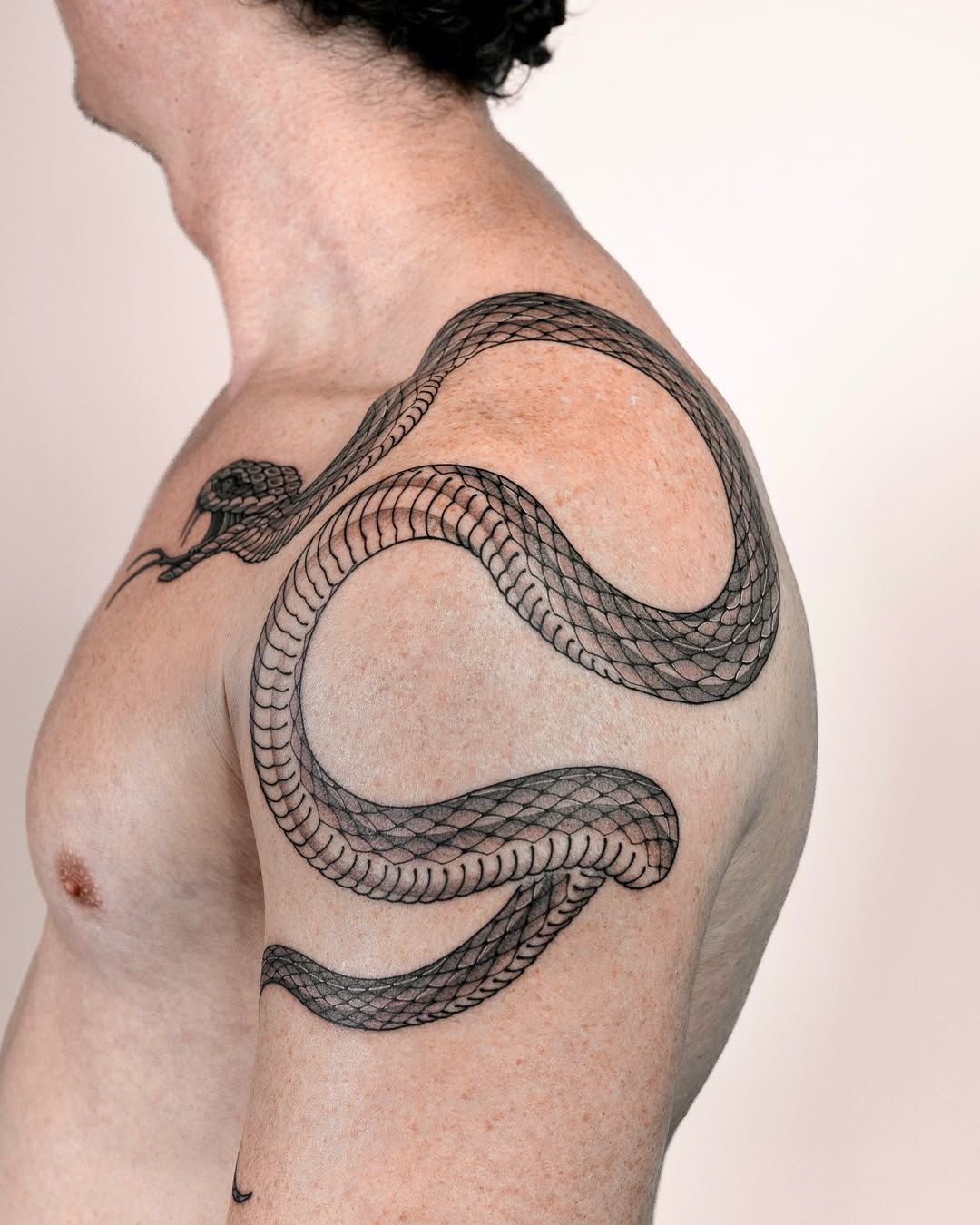 30 Shoulder Tattoo Ideas: From Feminine Florals to Bold Dragon Statements