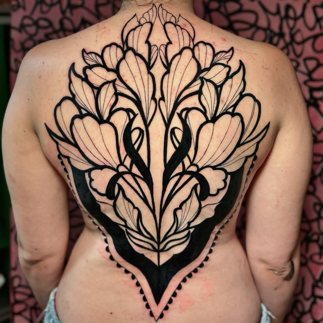 30 Back Tattoo Women: Bold Statements, Fine Line Details, and Meaningful Designs