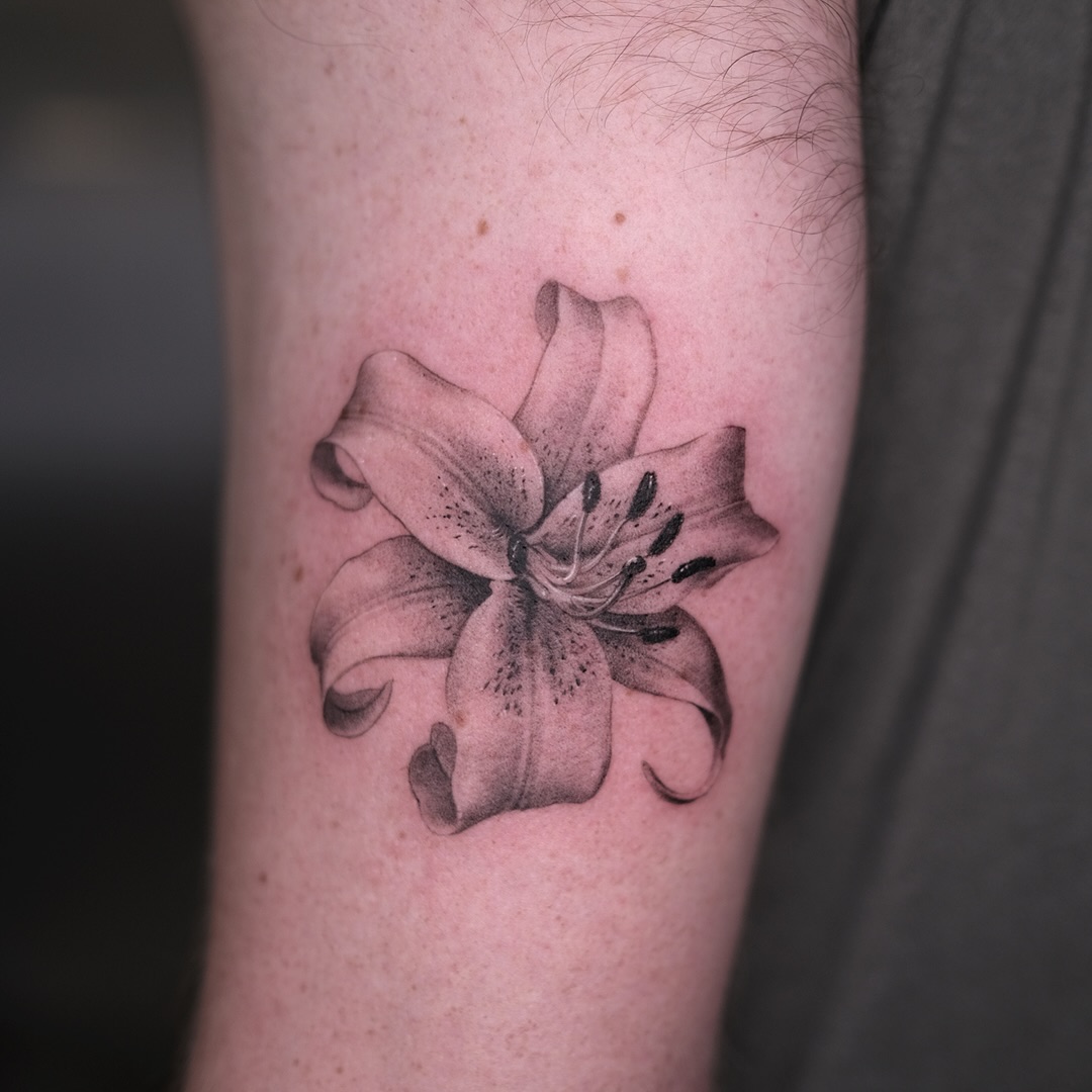 30 Tiger Lily Tattoo Ideas: Bold, Feminine, and Unforgettable Designs