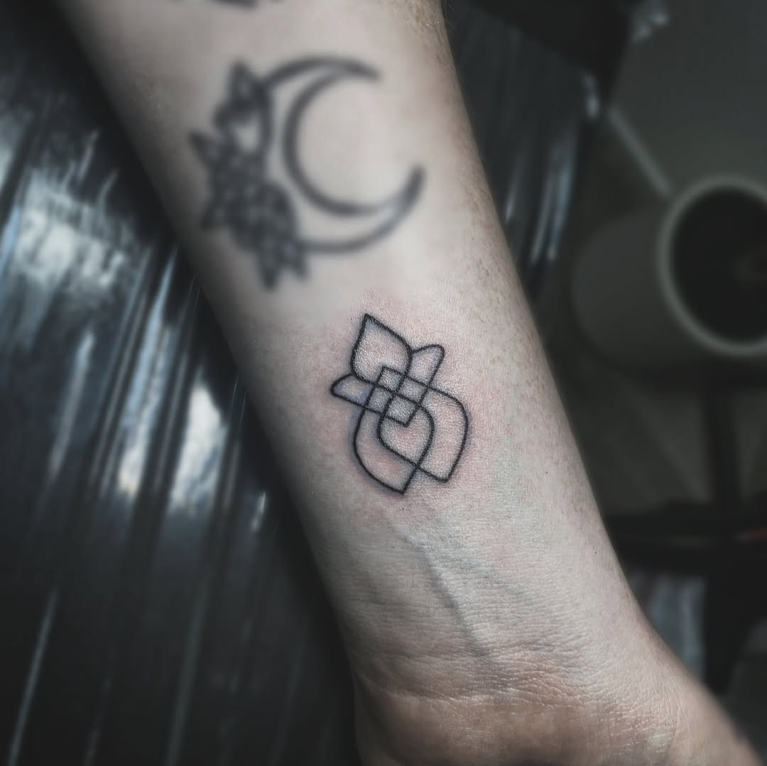 28 Survivor Tattoo Ideas: Symbols of Strength, Healing, and Unity