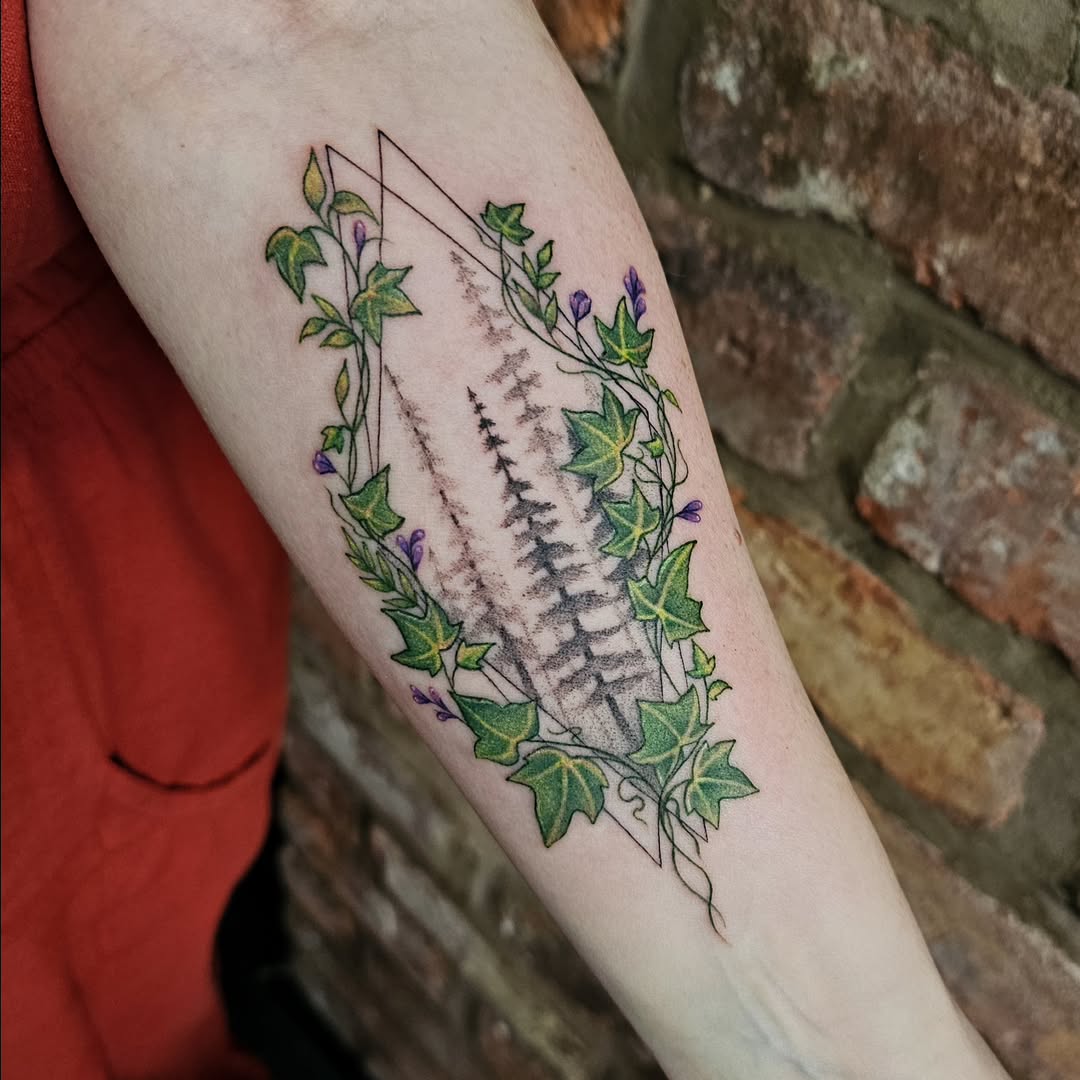 28 Ivy Tattoo Ideas: Elegant Vines, Timeless Meaning, and Modern Style