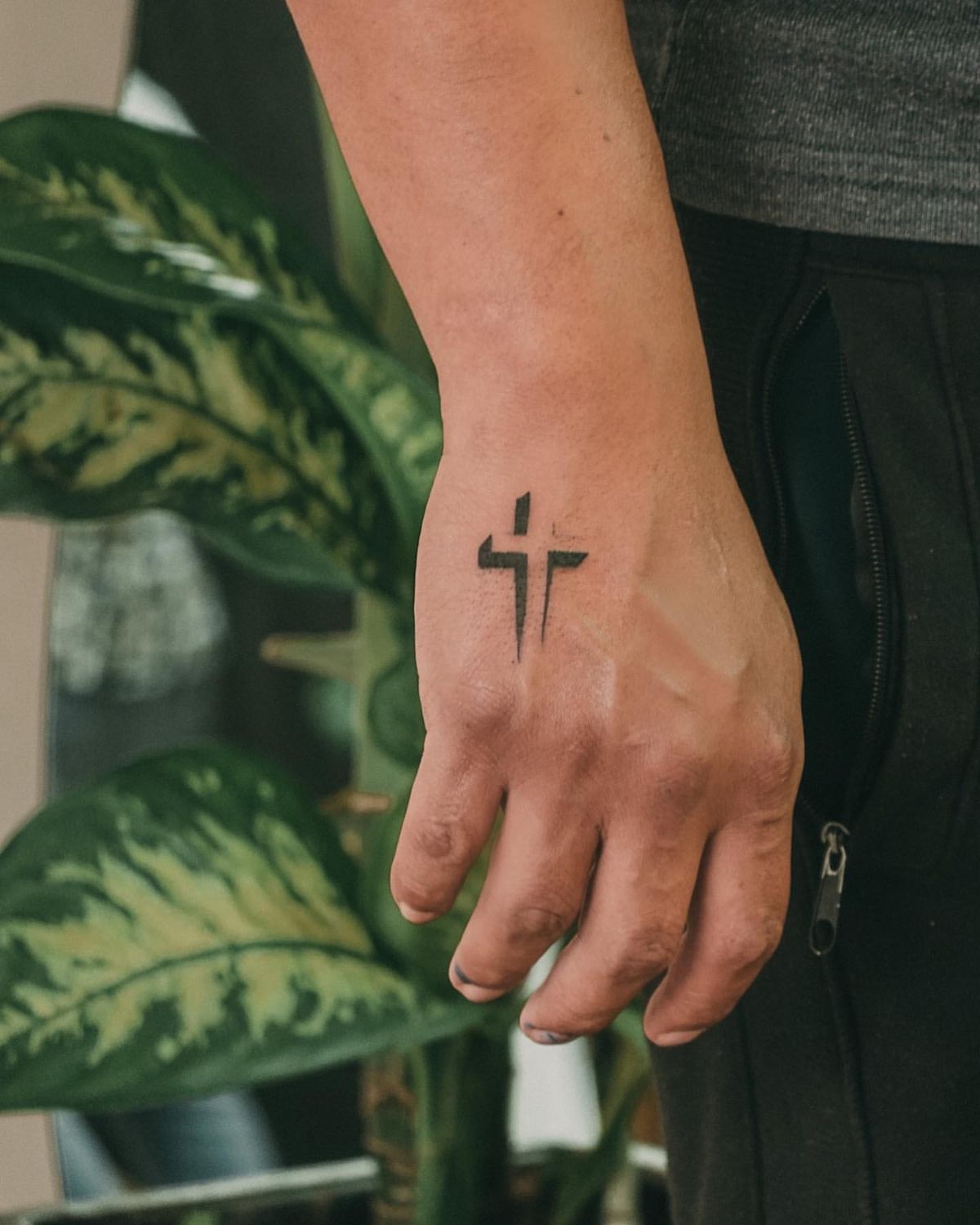 30 Small Cross Tattoo Ideas: Minimal Designs & Meaningful Placement Inspiration