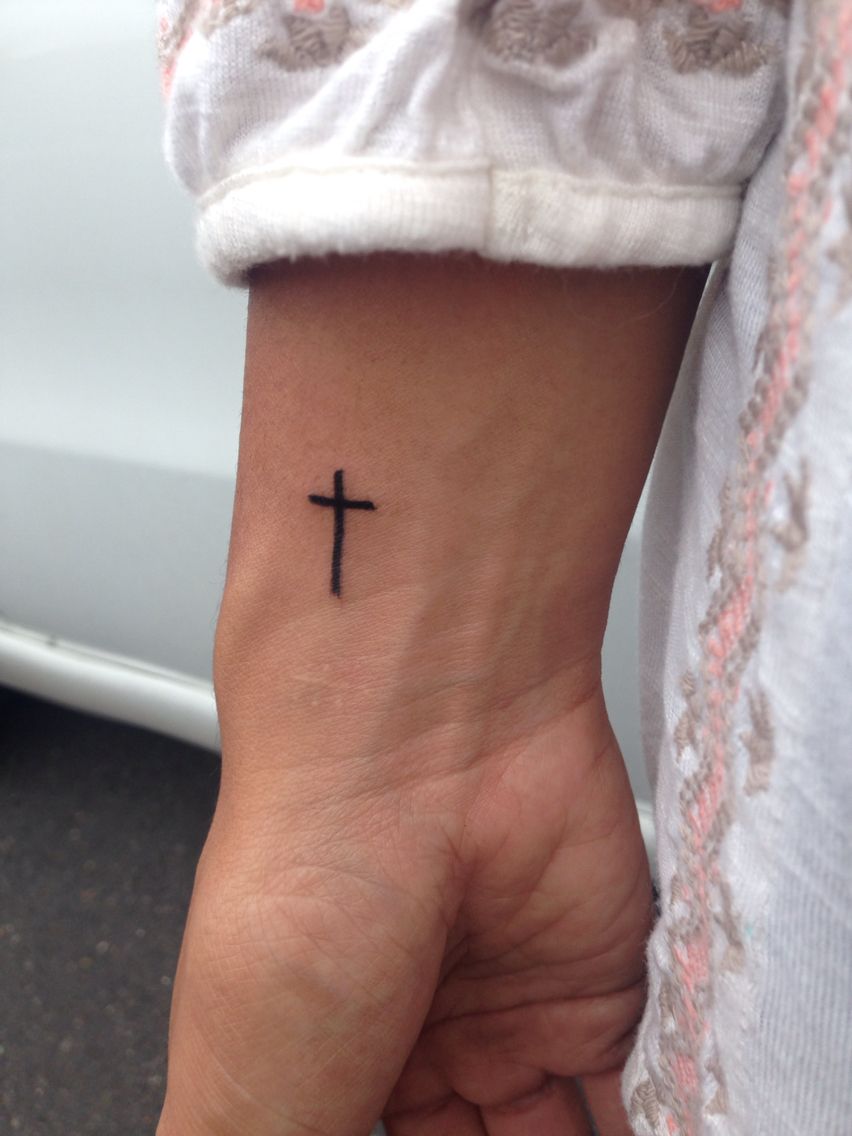 30 Small Cross Tattoo Ideas: Minimal Designs & Meaningful Placement Inspiration