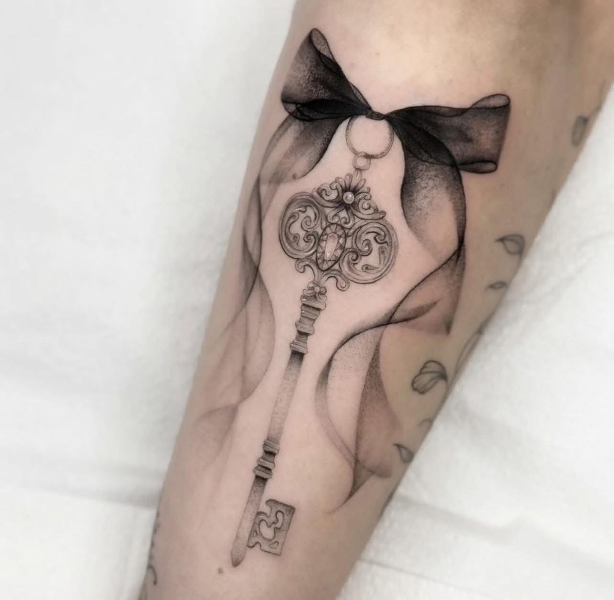 28 Key Tattoo Ideas: From Antique Skeleton Designs to Modern Minimalism