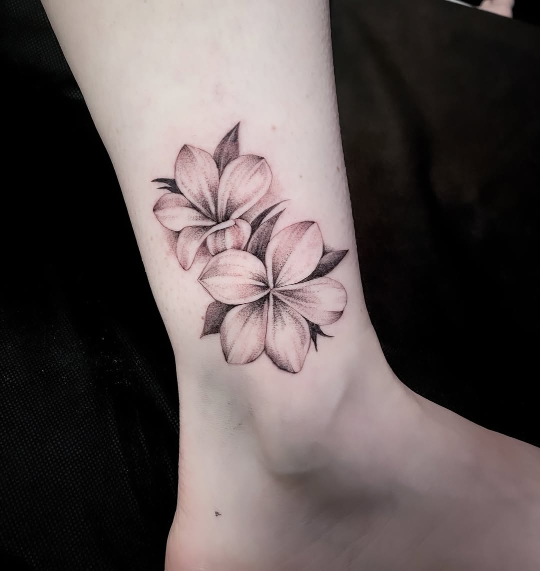 29 Plumeria Tattoo Ideas: From Tiny Florals to Bold Hawaiian Statements