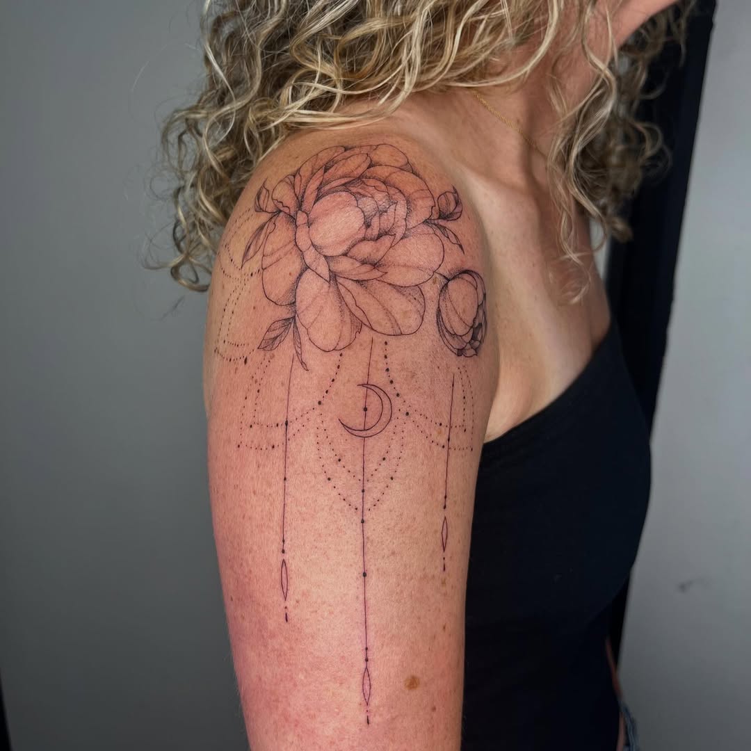 30 Shoulder Tattoo Ideas: From Feminine Florals to Bold Dragon Statements