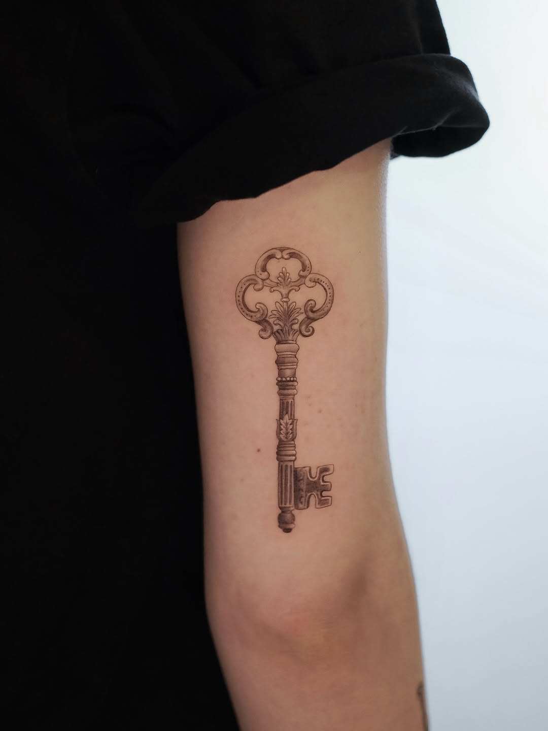 28 Key Tattoo Ideas: From Antique Skeleton Designs to Modern Minimalism