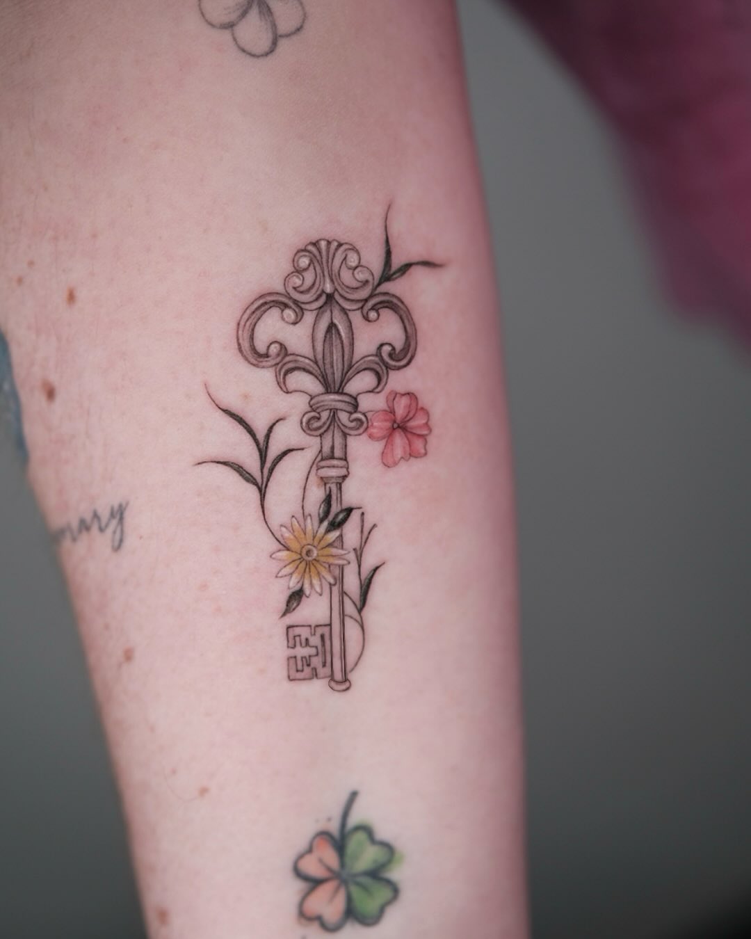 28 Key Tattoo Ideas: From Antique Skeleton Designs to Modern Minimalism