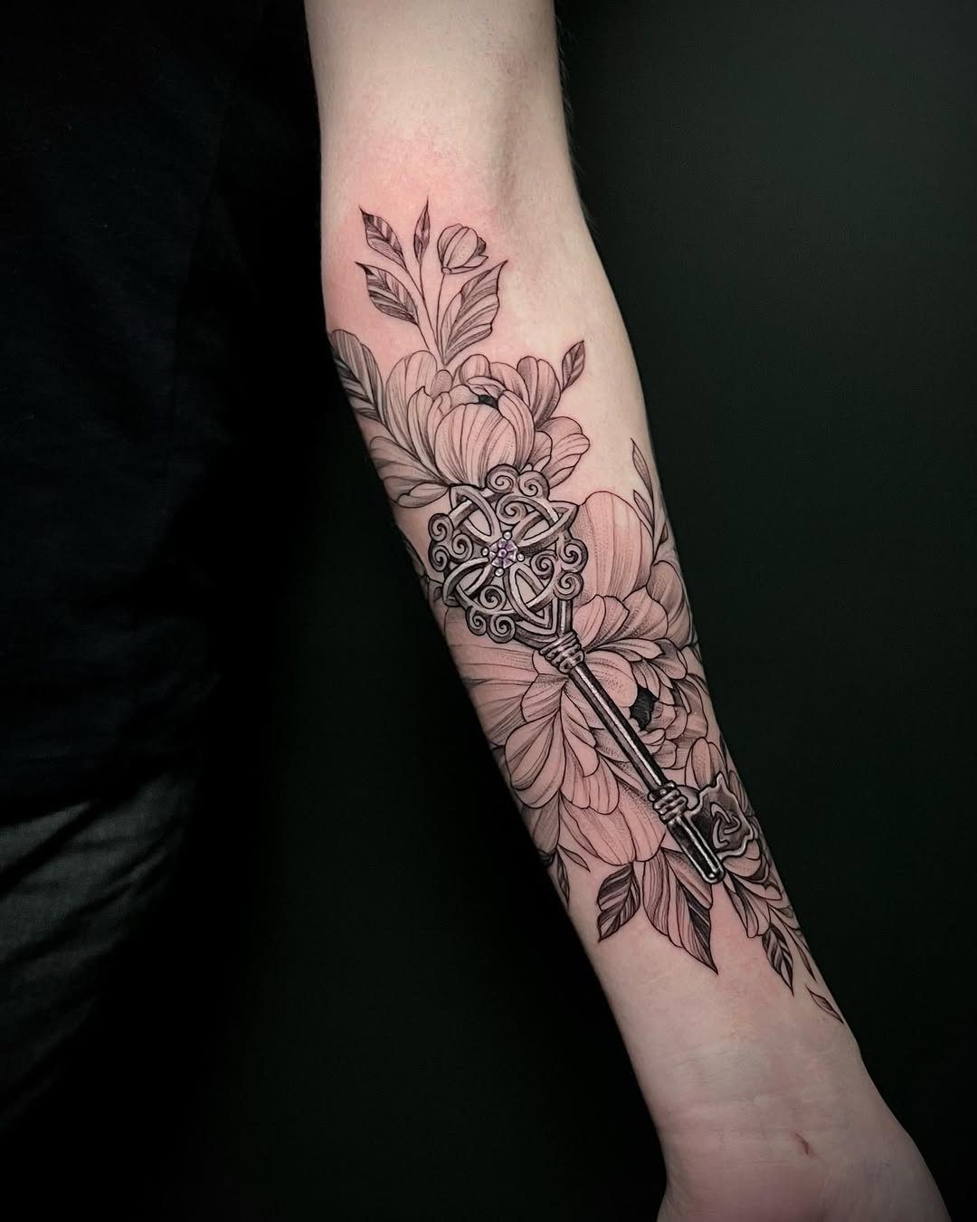 28 Key Tattoo Ideas: From Antique Skeleton Designs to Modern Minimalism