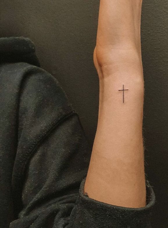30 Small Cross Tattoo Ideas: Minimal Designs & Meaningful Placement Inspiration