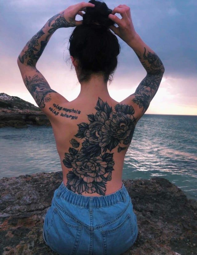 30 Back Tattoo Women: Bold Statements, Fine Line Details, and Meaningful Designs