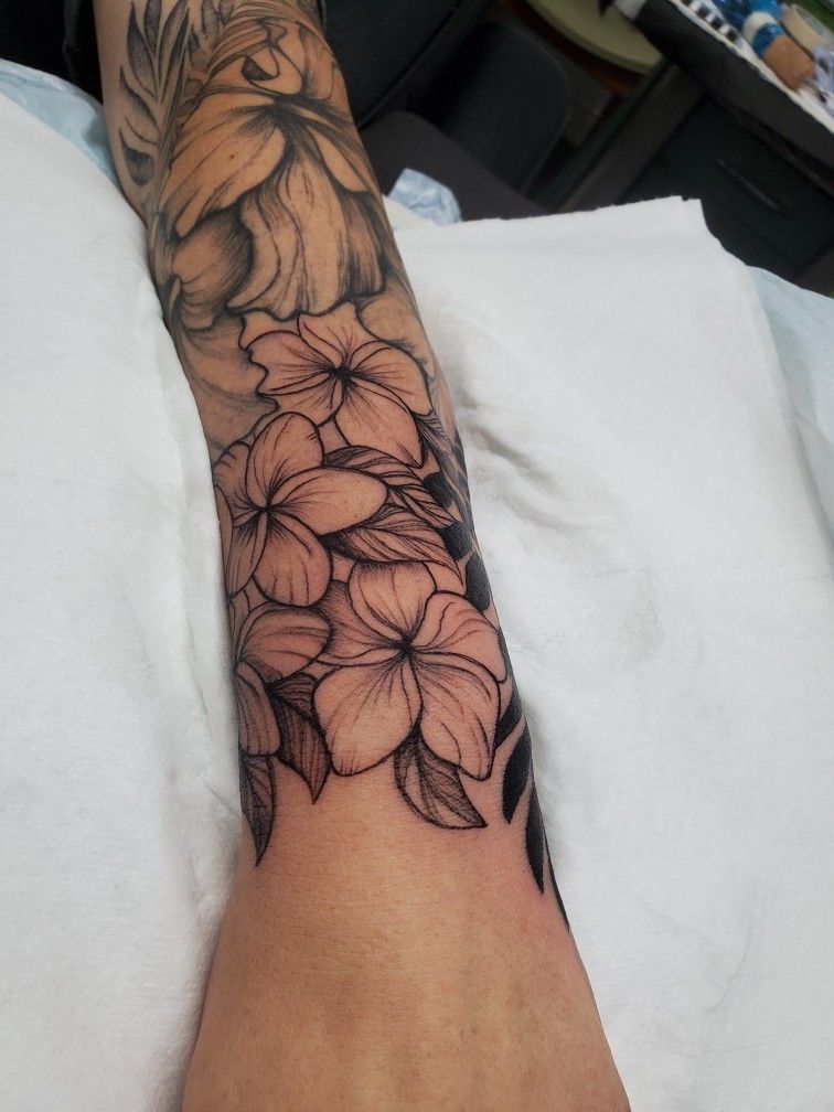 29 Plumeria Tattoo Ideas: From Tiny Florals to Bold Hawaiian Statements