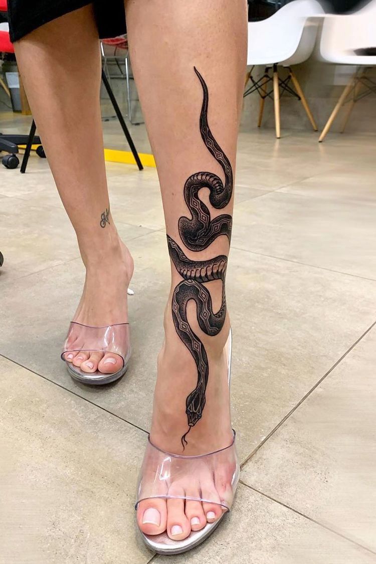 31 Shin Tattoo Ideas: Bold Placement, Refined Detail, and Statement Style