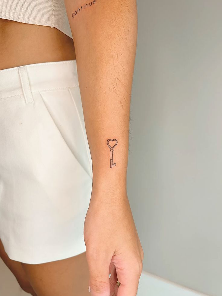28 Key Tattoo Ideas: From Antique Skeleton Designs to Modern Minimalism